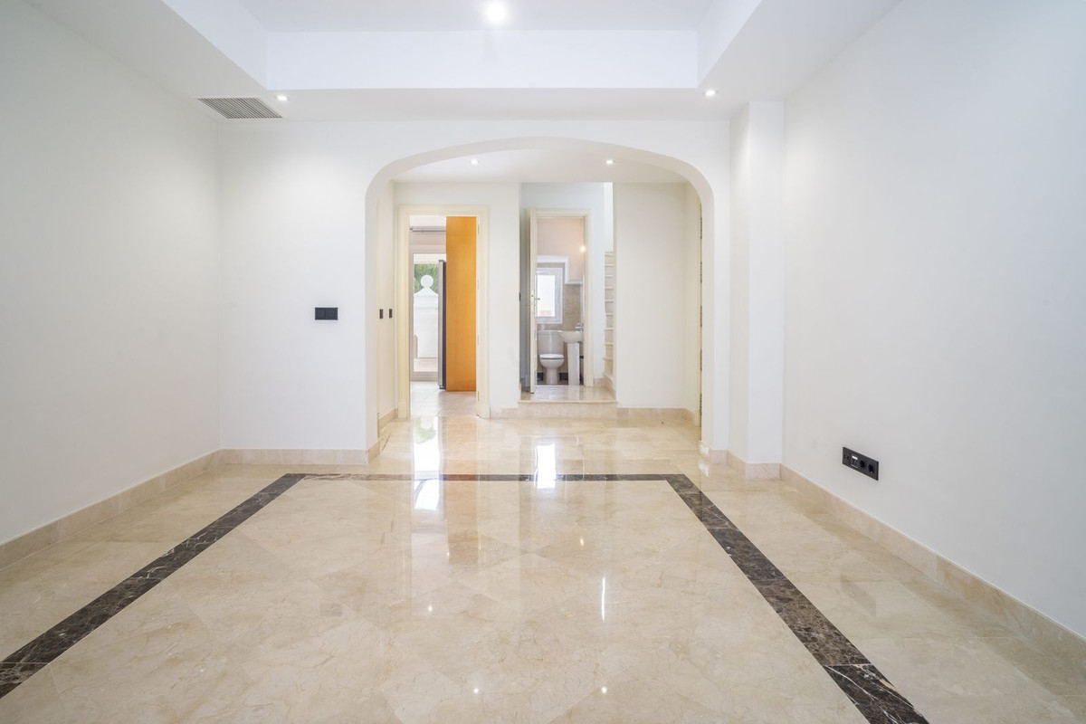 2 Bed Apartment for sale in Marbella Costa Del Sol, Málaga, Spain
