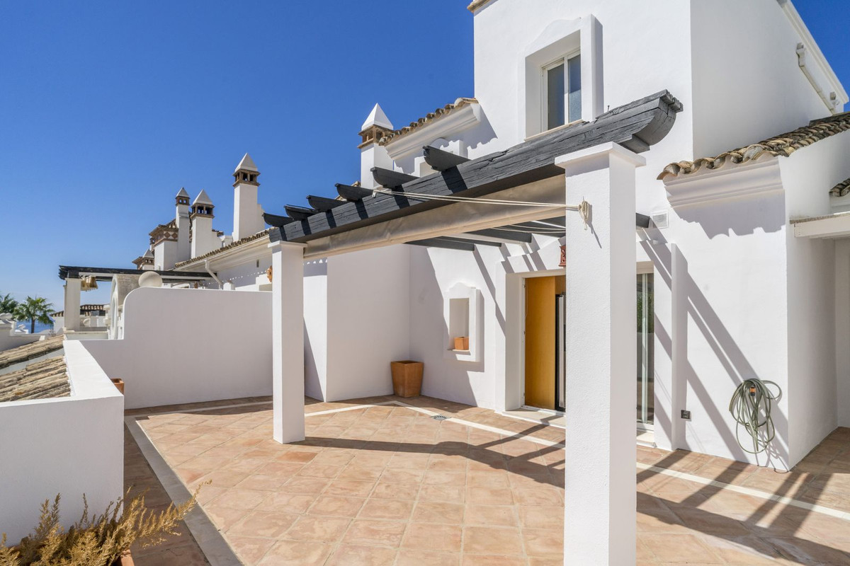 2 Bed Apartment for sale in Marbella Costa Del Sol, Málaga, Spain