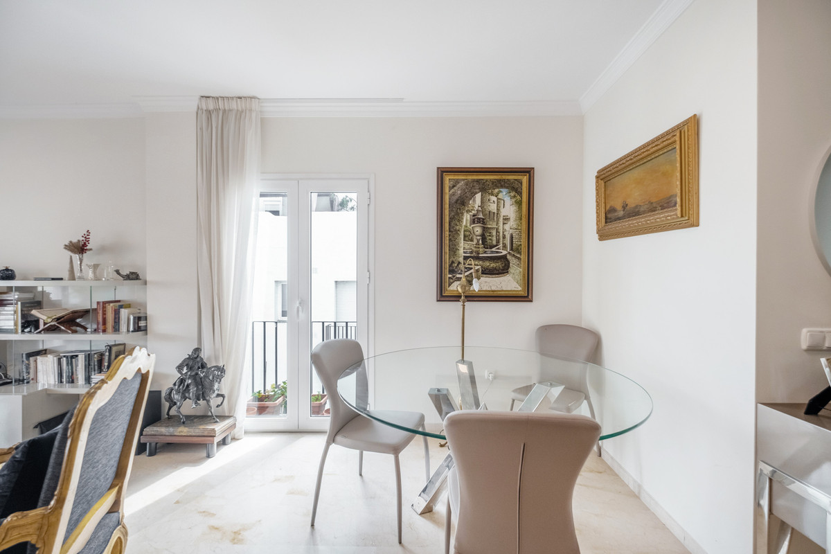 3 Bed Apartment for sale in The Golden Mile Costa Del Sol, Málaga, Spain