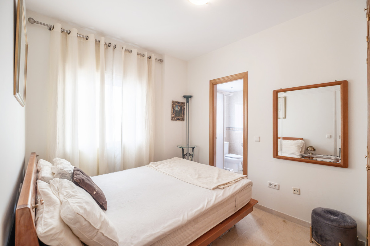 3 Bed Apartment for sale in The Golden Mile Costa Del Sol, Málaga, Spain
