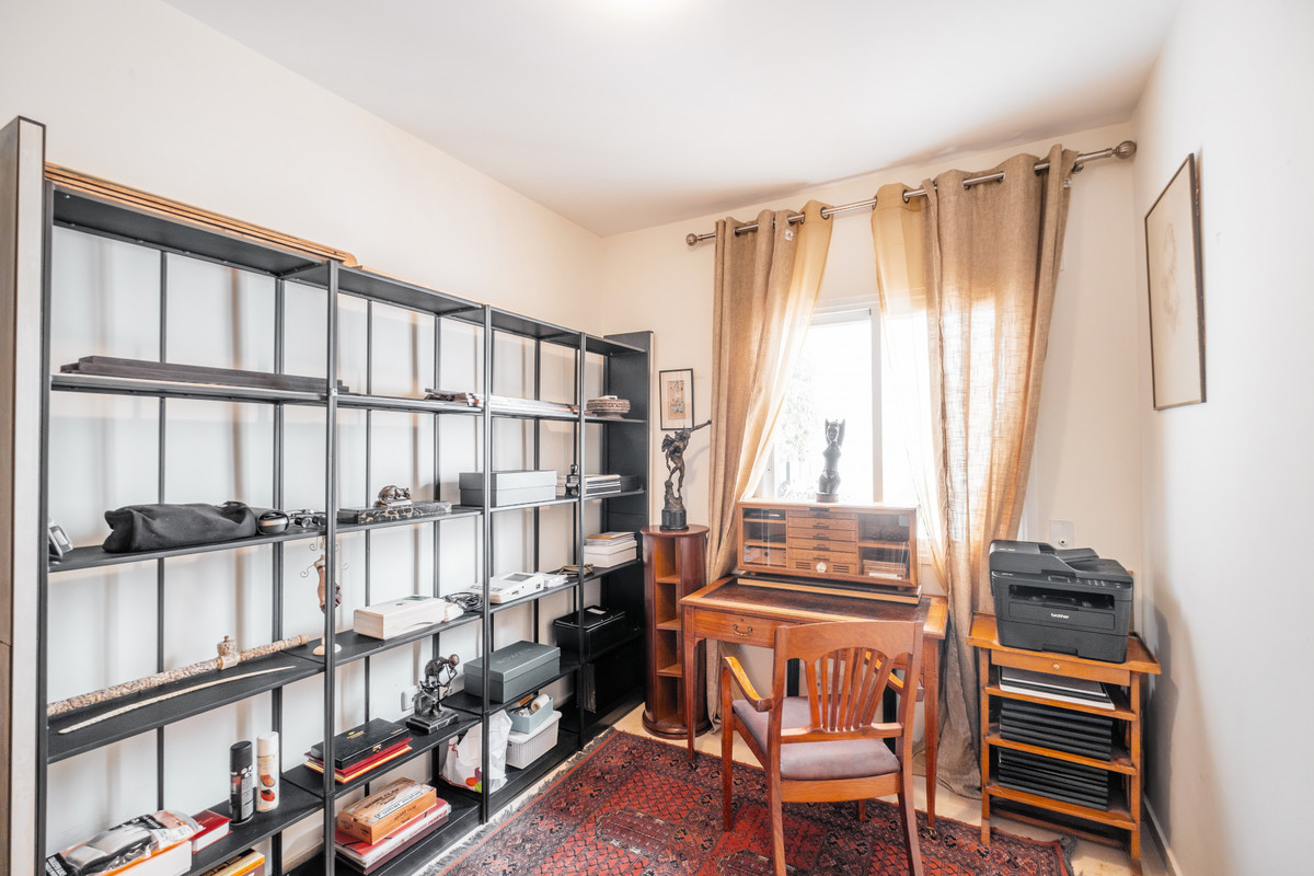 3 Bed Apartment for sale in The Golden Mile Costa Del Sol, Málaga, Spain