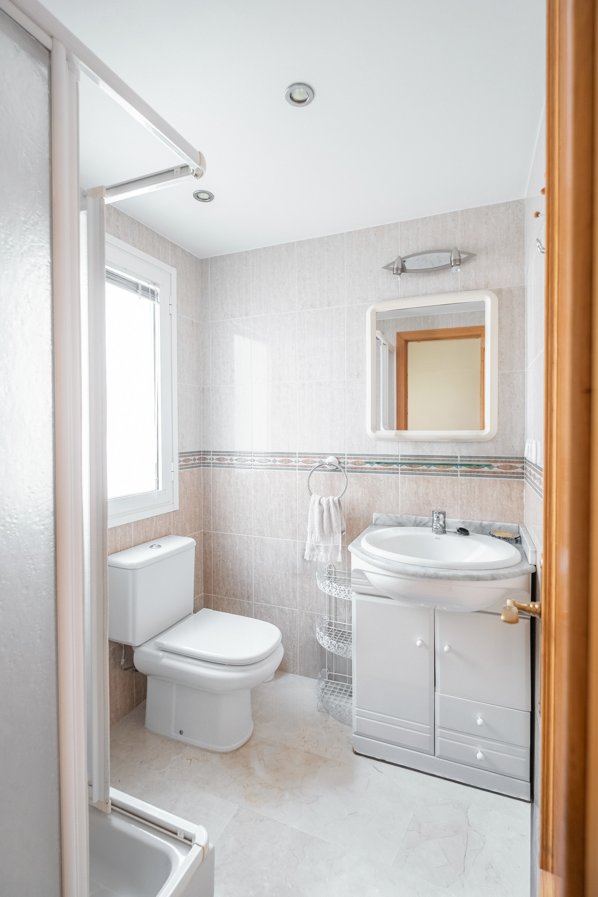 3 Bed Apartment for sale in The Golden Mile Costa Del Sol, Málaga, Spain