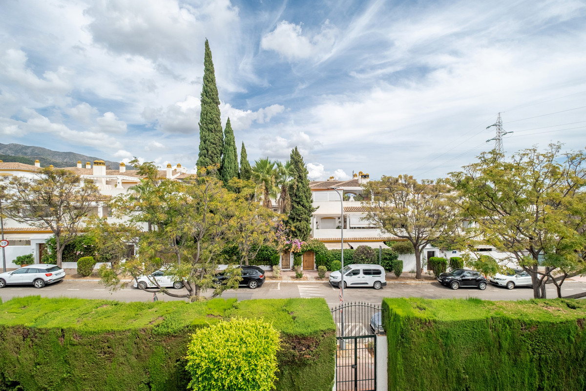 3 Bed Apartment for sale in The Golden Mile Costa Del Sol, Málaga, Spain