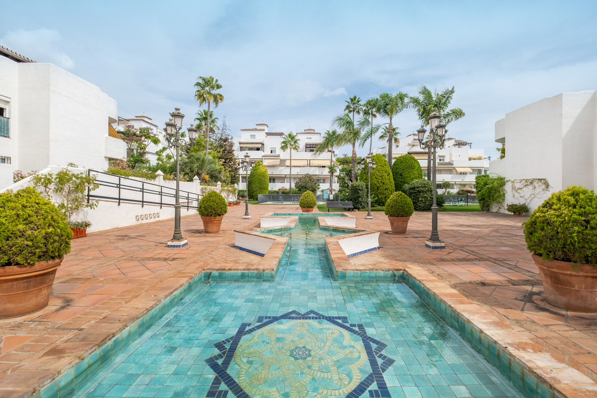 3 Bed Apartment for sale in The Golden Mile Costa Del Sol, Málaga, Spain