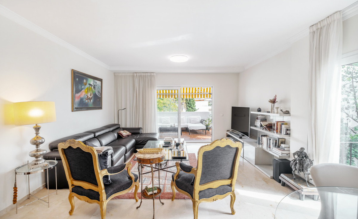 3 Bed Apartment for sale in The Golden Mile Costa Del Sol, Málaga, Spain
