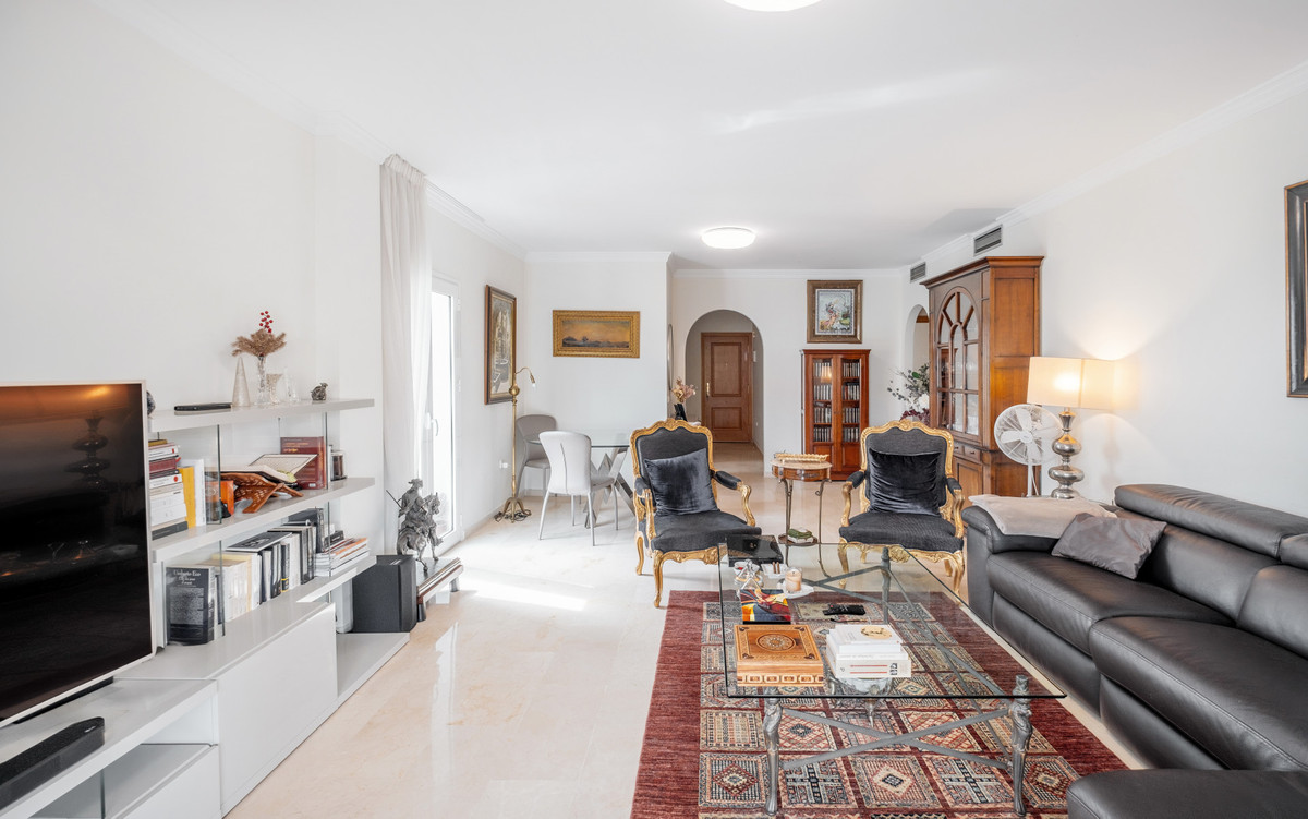 3 Bed Apartment for sale in The Golden Mile Costa Del Sol, Málaga, Spain