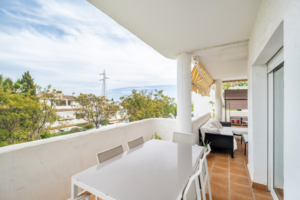 3 Bed Apartment for sale in The Golden Mile Costa Del Sol, Málaga, Spain