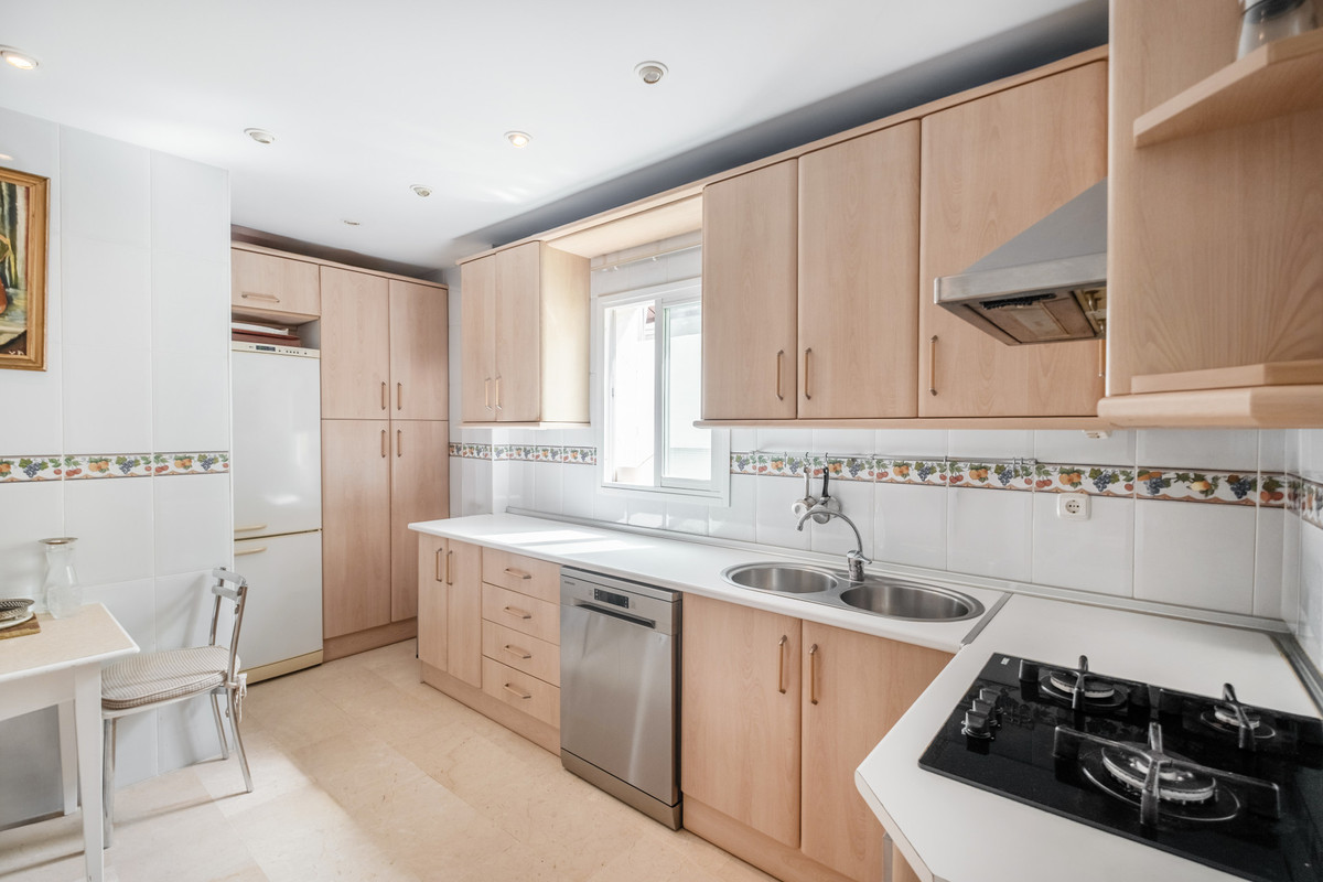 3 Bed Apartment for sale in The Golden Mile Costa Del Sol, Málaga, Spain