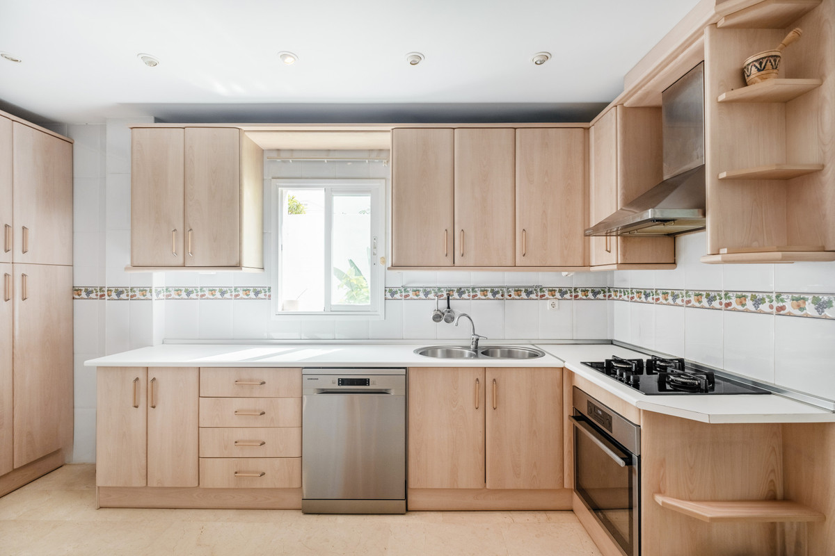 3 Bed Apartment for sale in The Golden Mile Costa Del Sol, Málaga, Spain