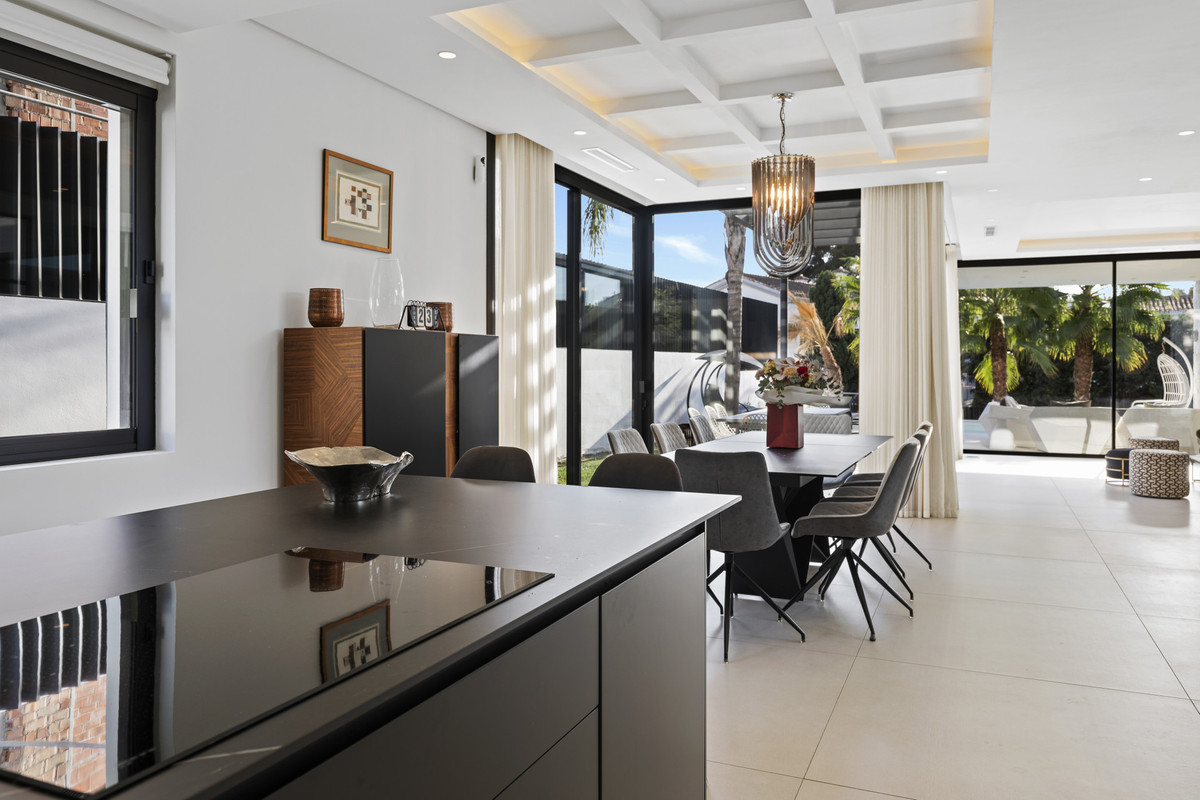 6 Bed Townhouse for sale in San Pedro De Alcántara Costa Del Sol, Málaga, Spain
