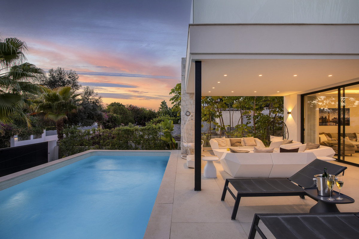6 Bed Townhouse for sale in San Pedro De Alcántara Costa Del Sol, Málaga, Spain