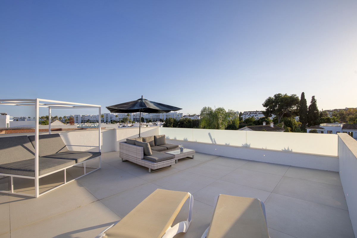 6 Bed Townhouse for sale in San Pedro De Alcántara Costa Del Sol, Málaga, Spain