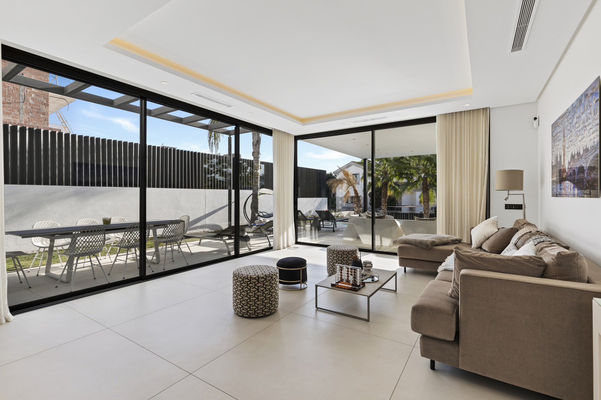 6 Bed Townhouse for sale in San Pedro De Alcántara Costa Del Sol, Málaga, Spain