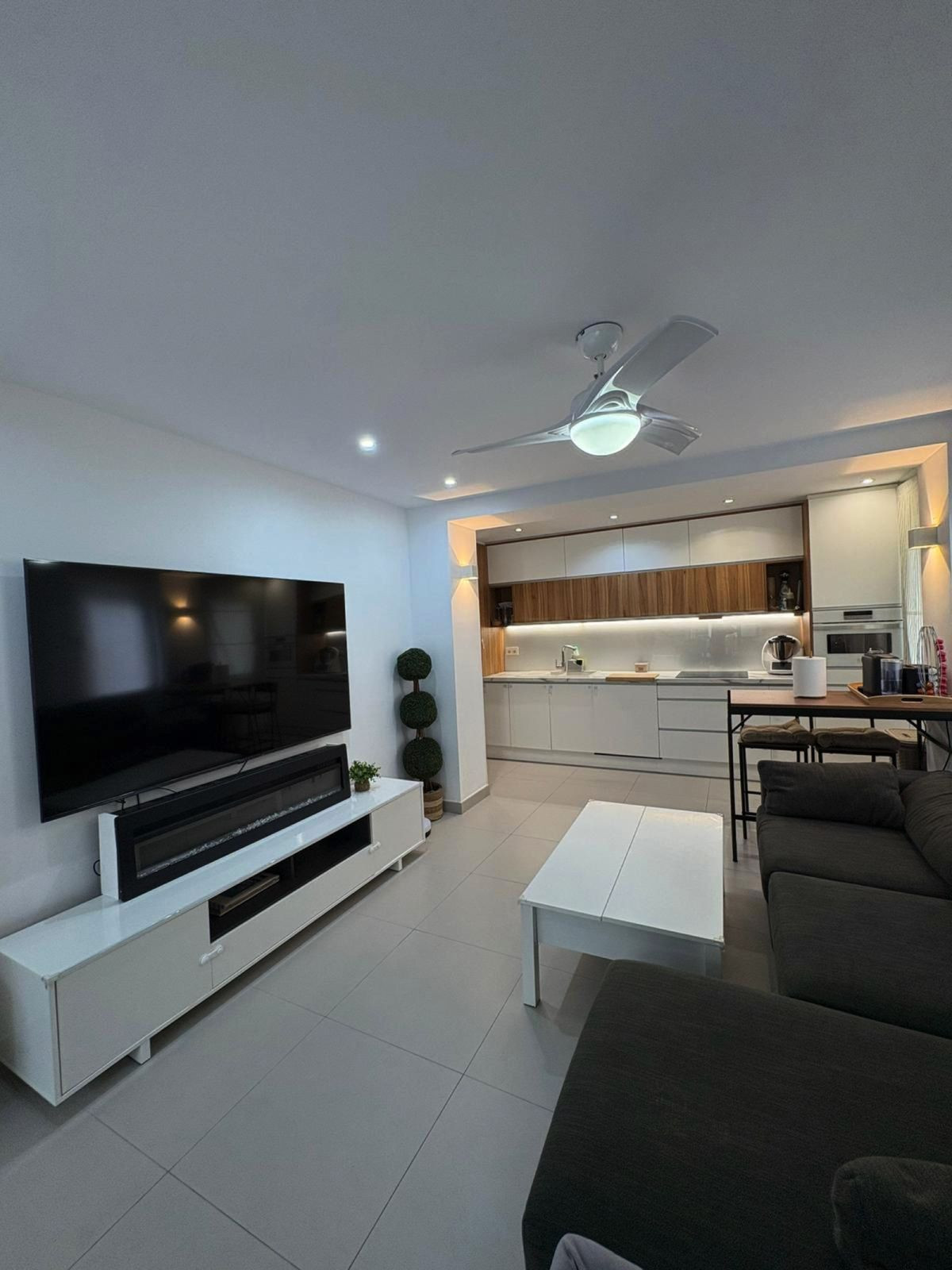 2 Bed Apartment for sale in Marbella Costa Del Sol, Málaga, Spain