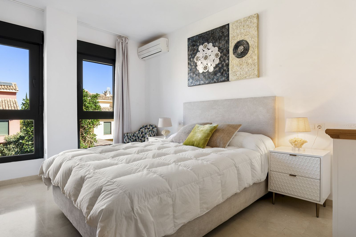 Se vende Apartamento Planta Media de 2 dormitorios en Costa Del Sol, Málaga, España
