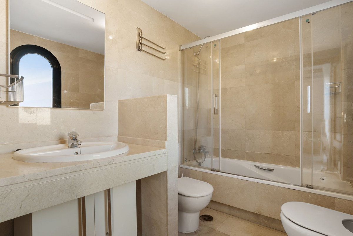 Se vende Apartamento Planta Media de 2 dormitorios en Costa Del Sol, Málaga, España