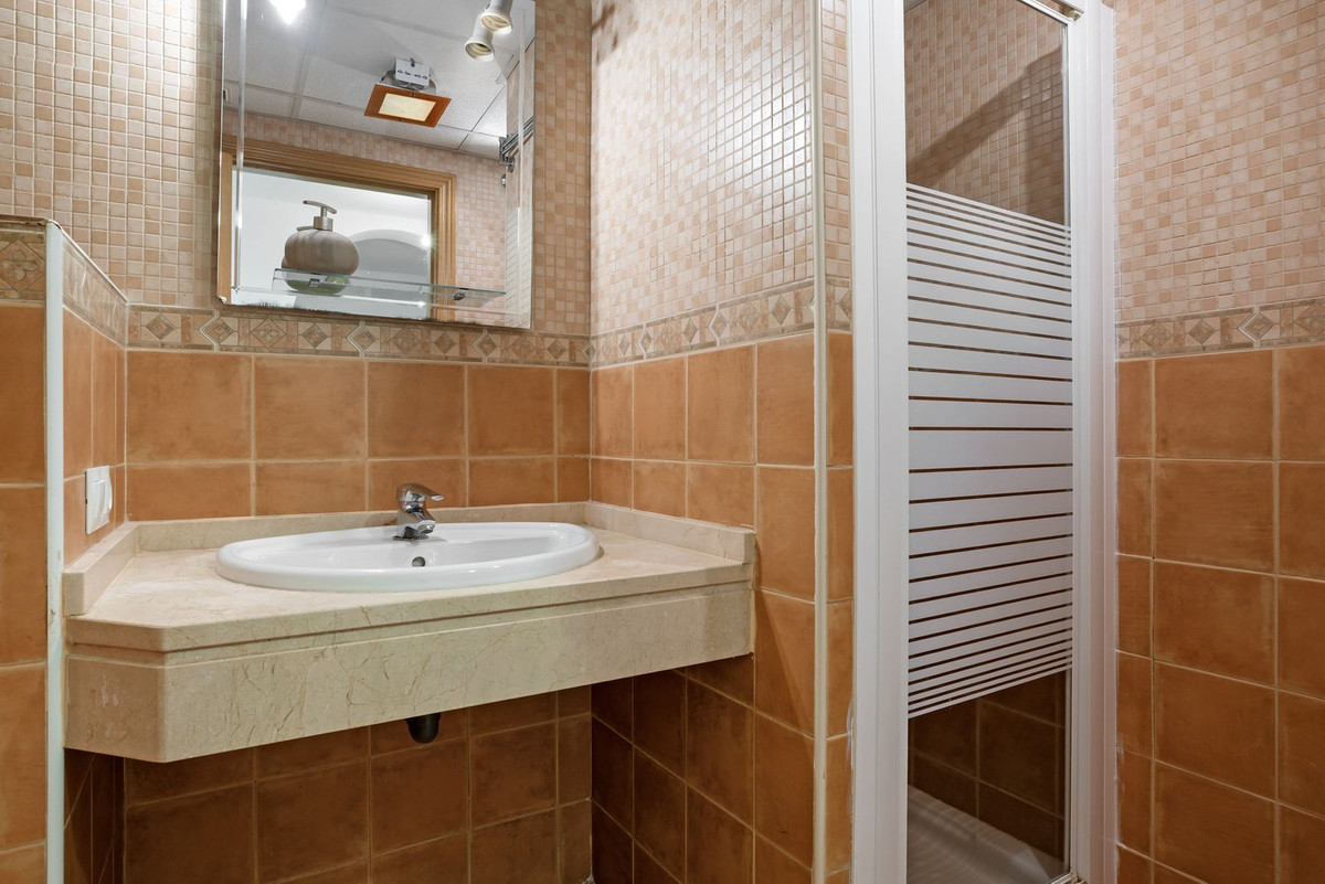 Se vende Apartamento Planta Media de 2 dormitorios en Costa Del Sol, Málaga, España