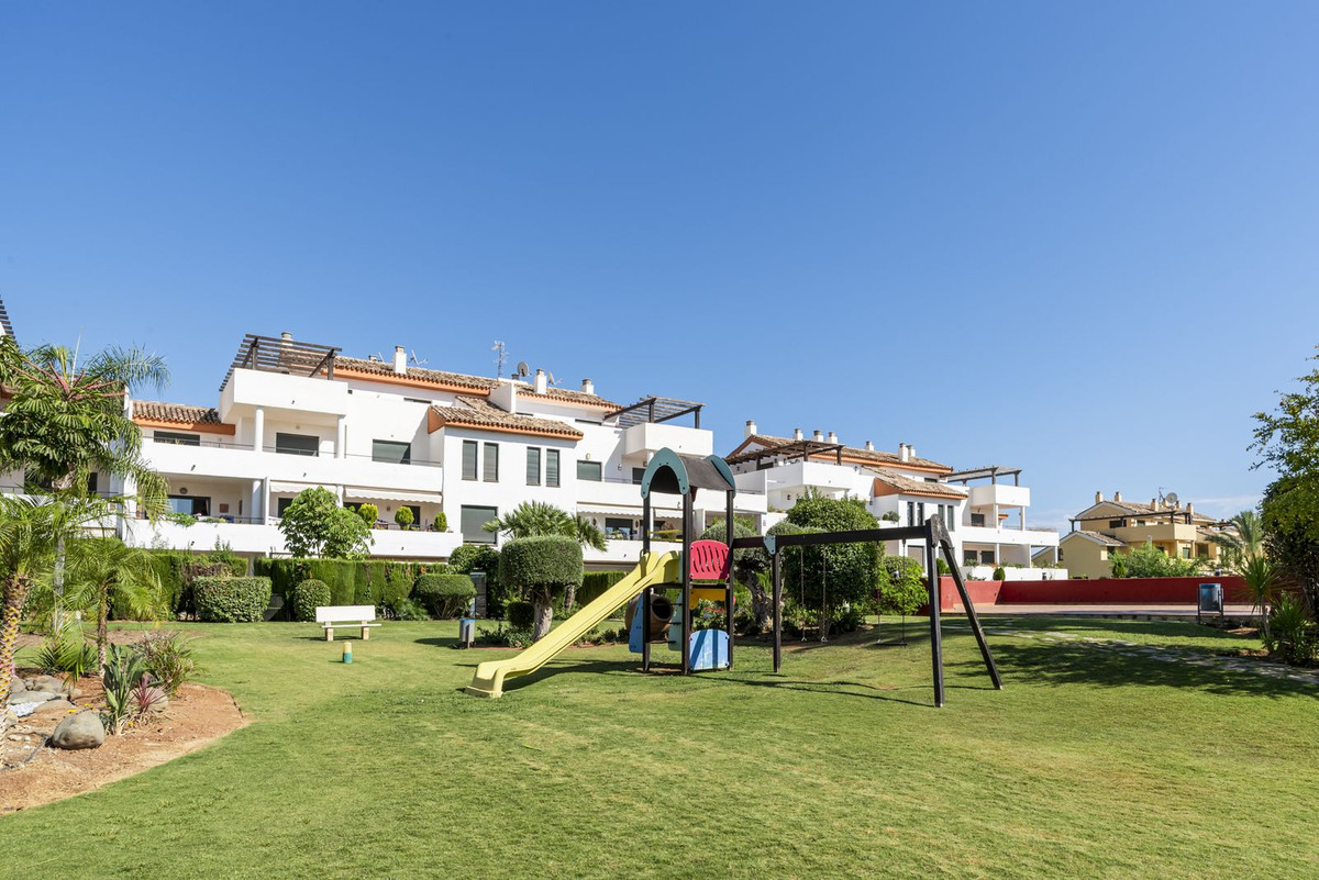 Se vende Apartamento Planta Media de 2 dormitorios en Costa Del Sol, Málaga, España