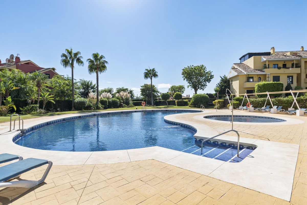 Se vende Apartamento Planta Media de 2 dormitorios en Costa Del Sol, Málaga, España