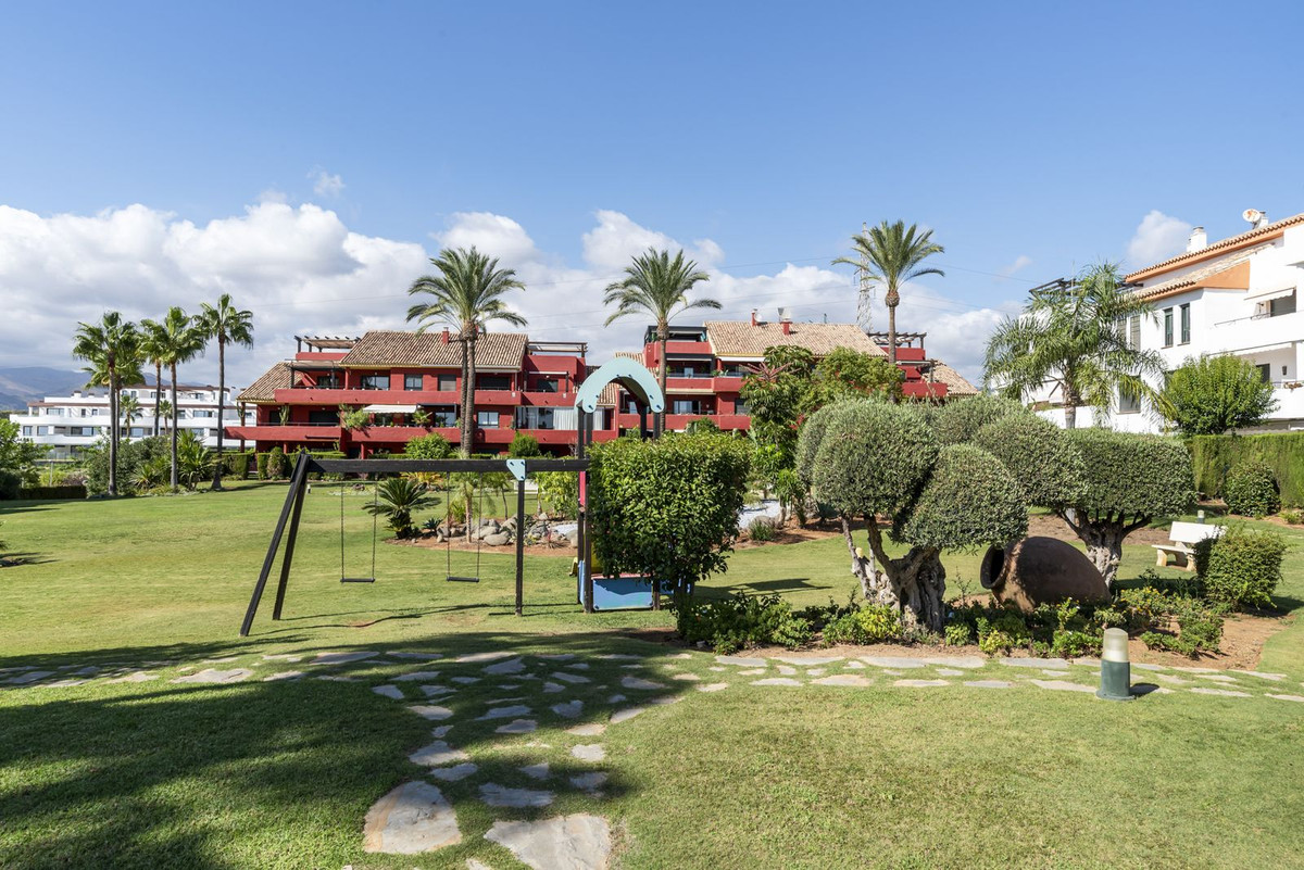Se vende Apartamento Planta Media de 2 dormitorios en Costa Del Sol, Málaga, España