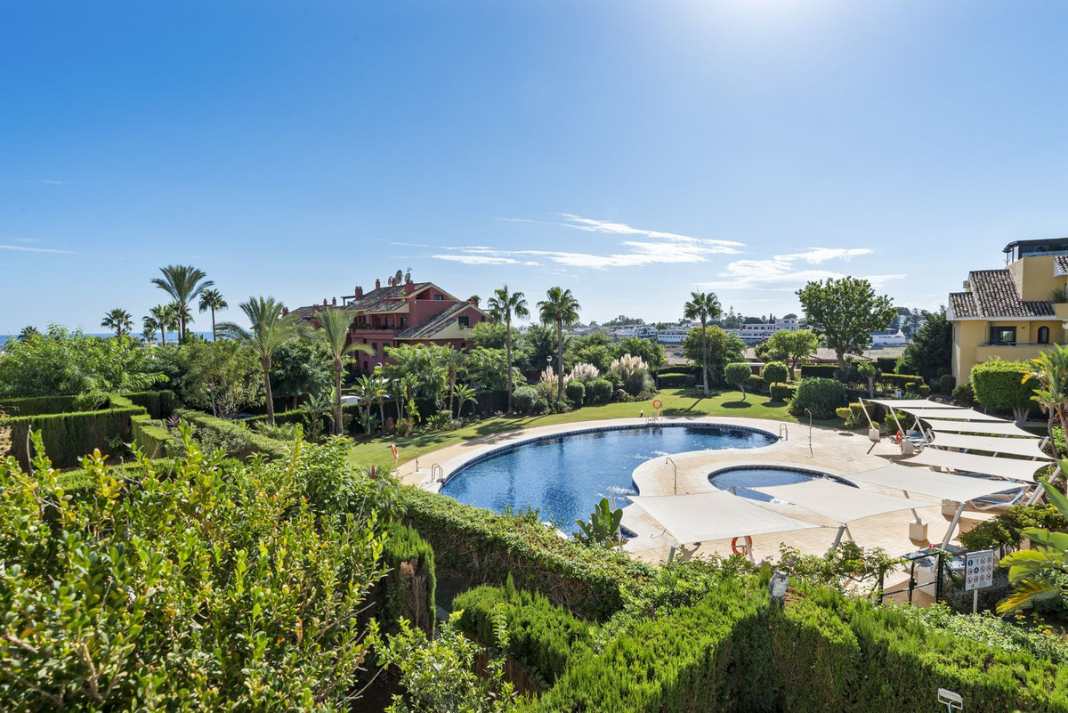 Se vende Apartamento Planta Media de 2 dormitorios en Costa Del Sol, Málaga, España