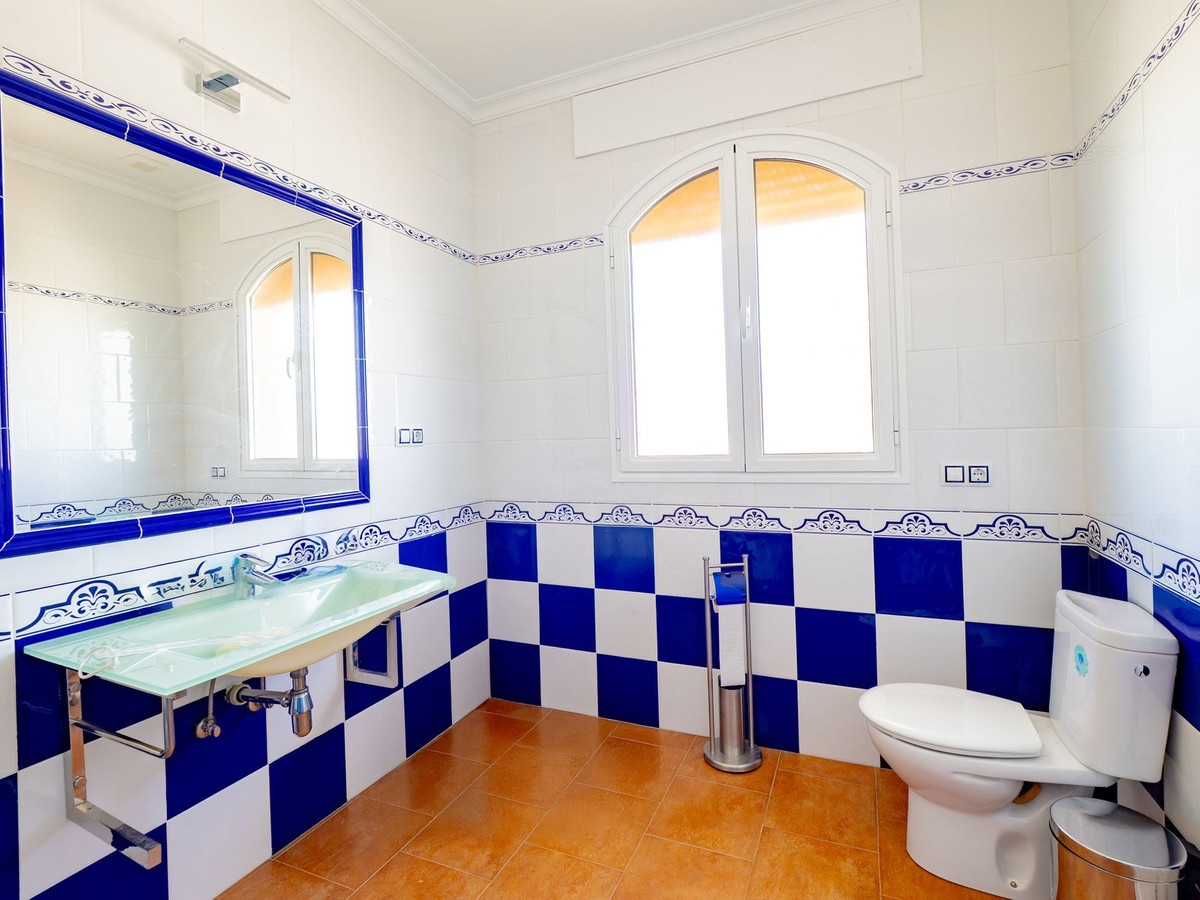 Se vende Villa - Chalet de 4 dormitorios en Málaga, Málaga, España