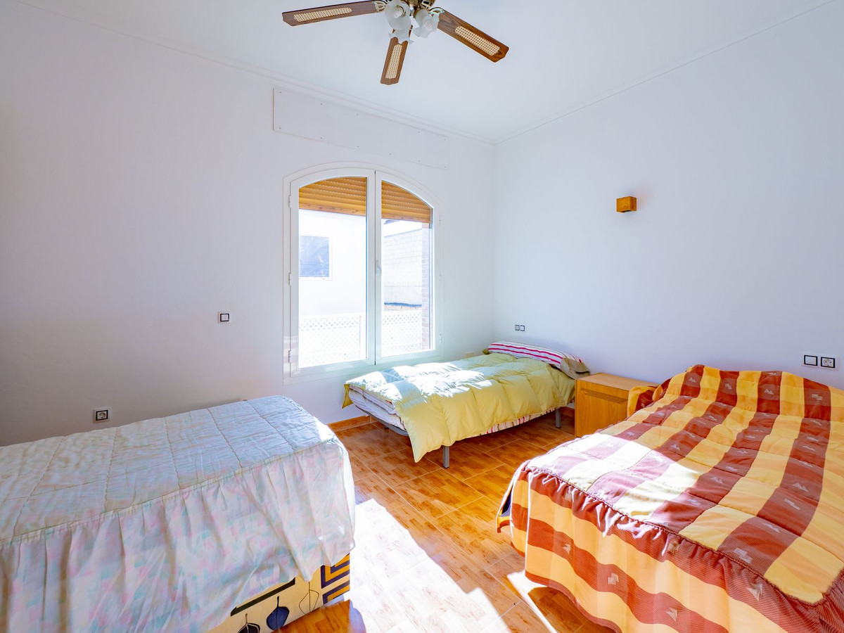 Se vende Villa - Chalet de 4 dormitorios en Málaga, Málaga, España