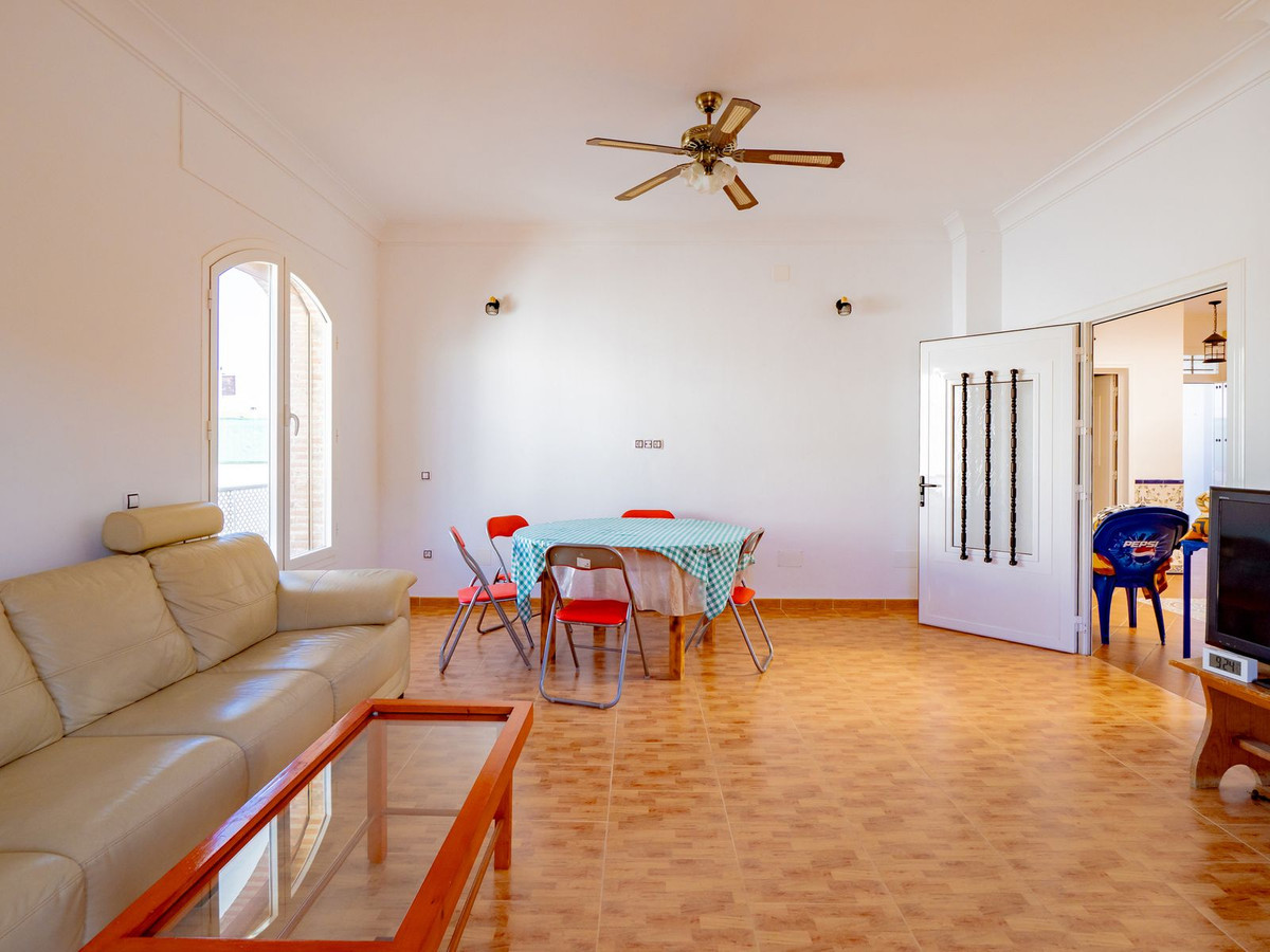 Se vende Villa - Chalet de 4 dormitorios en Málaga, Málaga, España