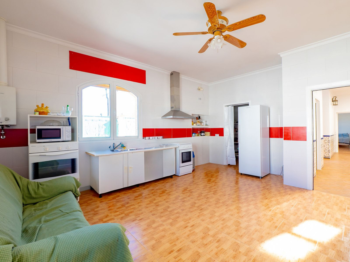Se vende Villa - Chalet de 4 dormitorios en Málaga, Málaga, España