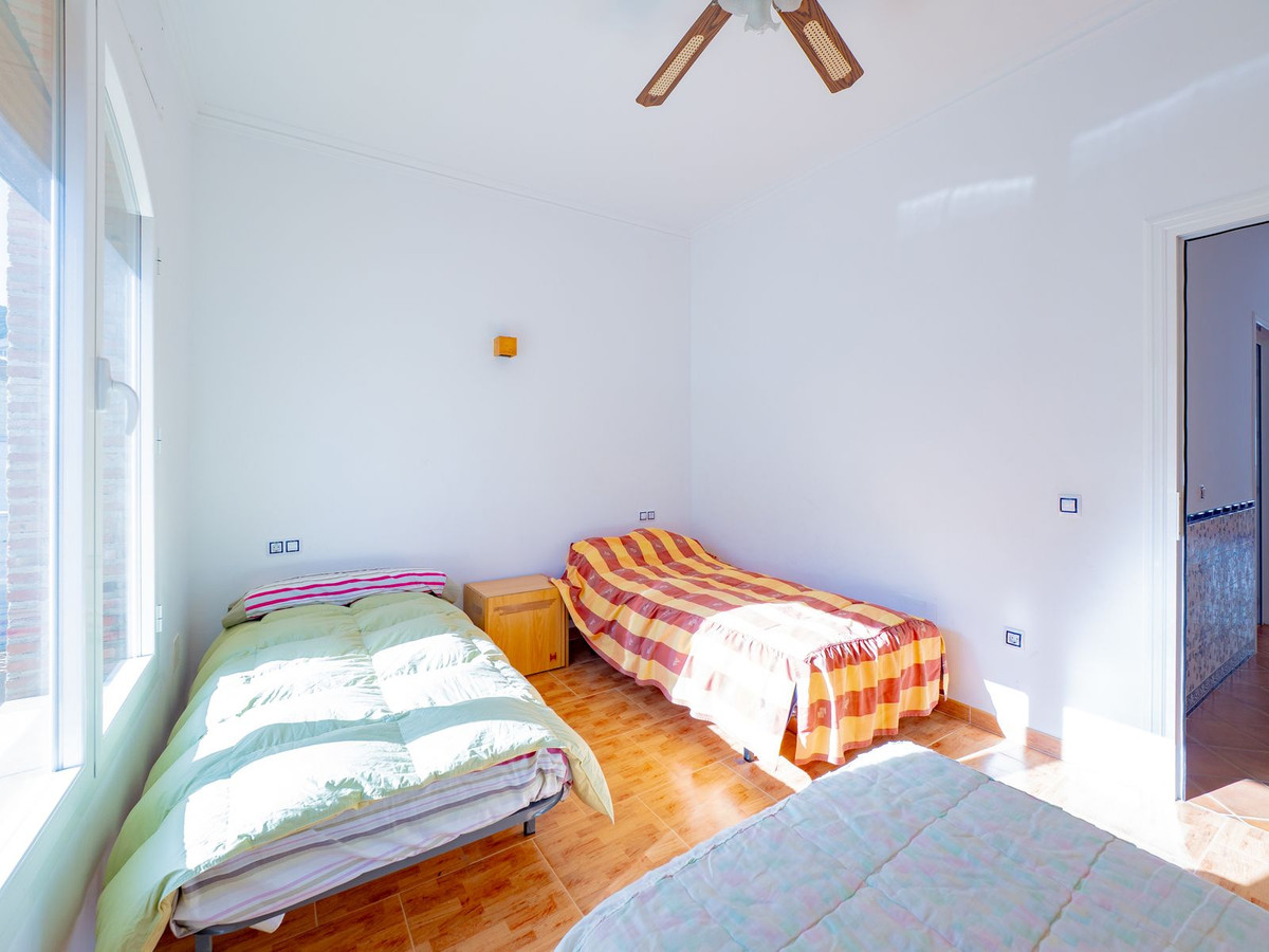 Se vende Villa - Chalet de 4 dormitorios en Málaga, Málaga, España