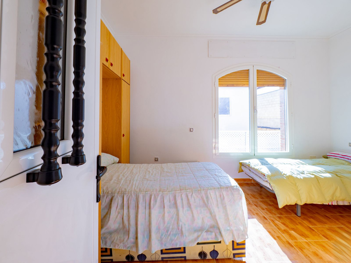 Se vende Villa - Chalet de 4 dormitorios en Málaga, Málaga, España