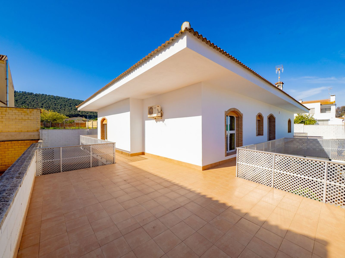 Se vende Villa - Chalet de 4 dormitorios en Málaga, Málaga, España
