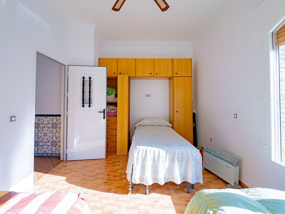 Se vende Villa - Chalet de 4 dormitorios en Málaga, Málaga, España