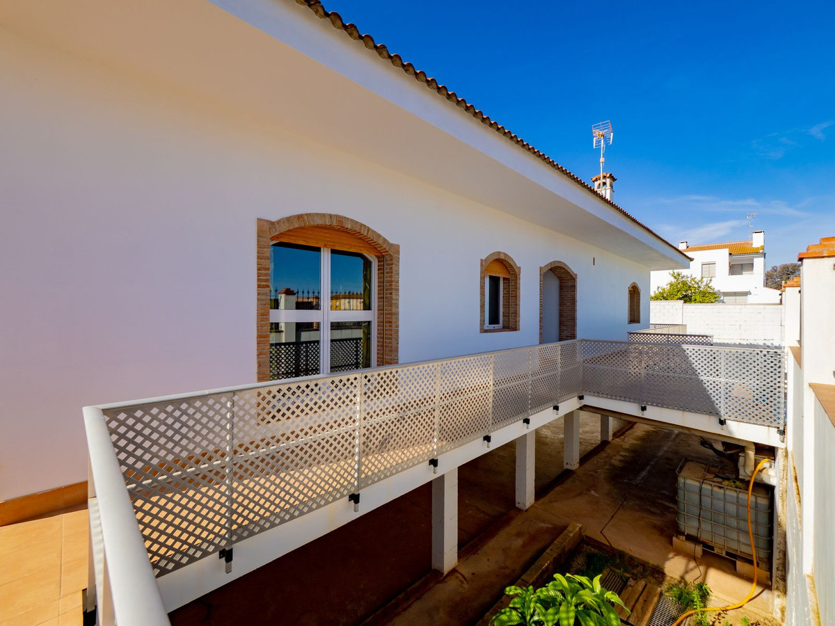 Se vende Villa - Chalet de 4 dormitorios en Málaga, Málaga, España