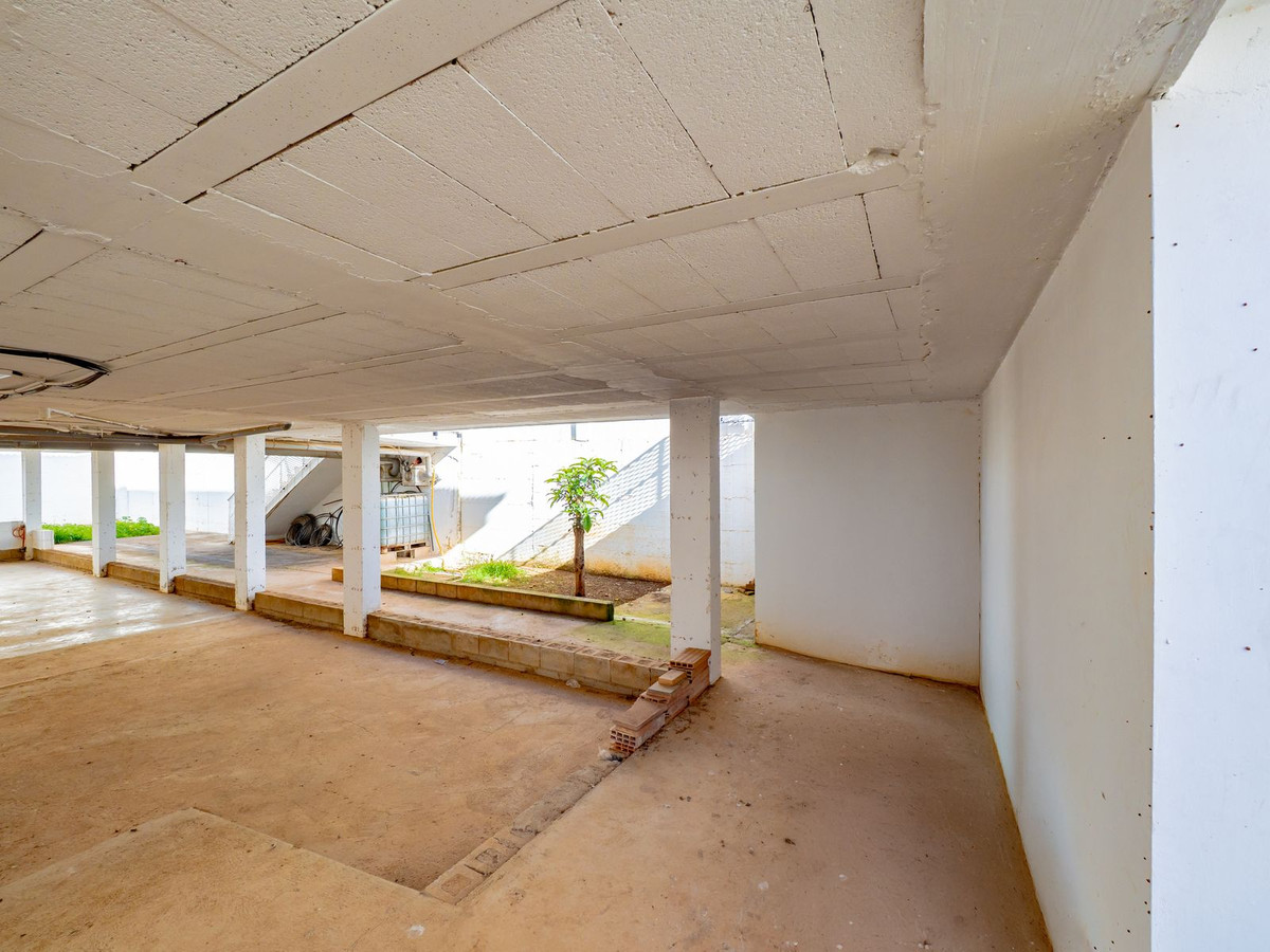 Se vende Villa - Chalet de 4 dormitorios en Málaga, Málaga, España