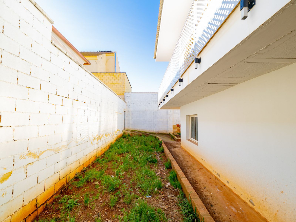 Se vende Villa - Chalet de 4 dormitorios en Málaga, Málaga, España