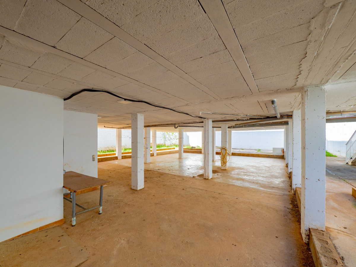Se vende Villa - Chalet de 4 dormitorios en Málaga, Málaga, España