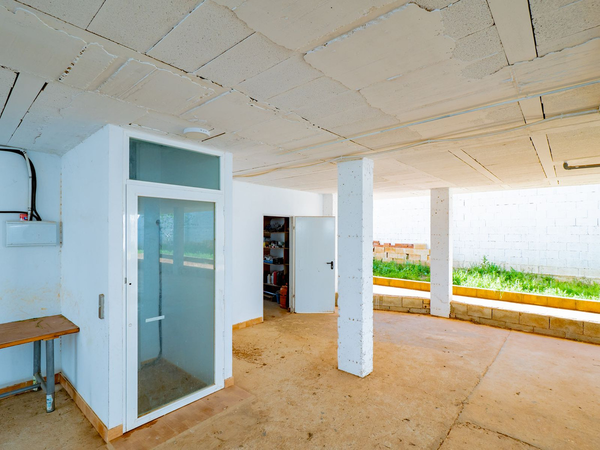 Se vende Villa - Chalet de 4 dormitorios en Málaga, Málaga, España