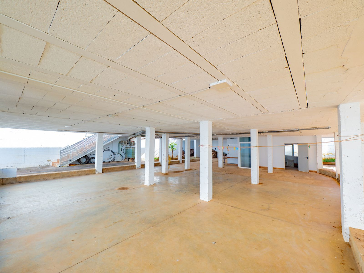 Se vende Villa - Chalet de 4 dormitorios en Málaga, Málaga, España
