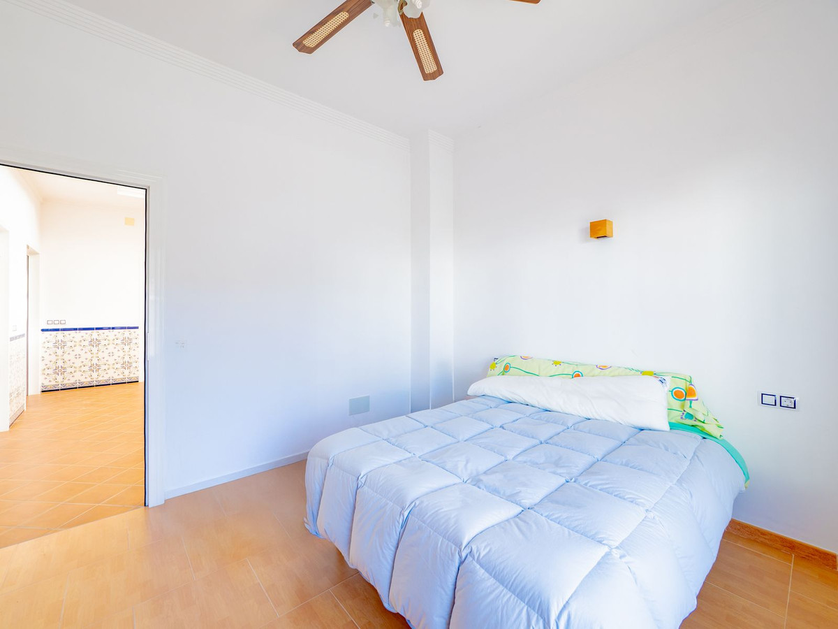 Se vende Villa - Chalet de 4 dormitorios en Málaga, Málaga, España