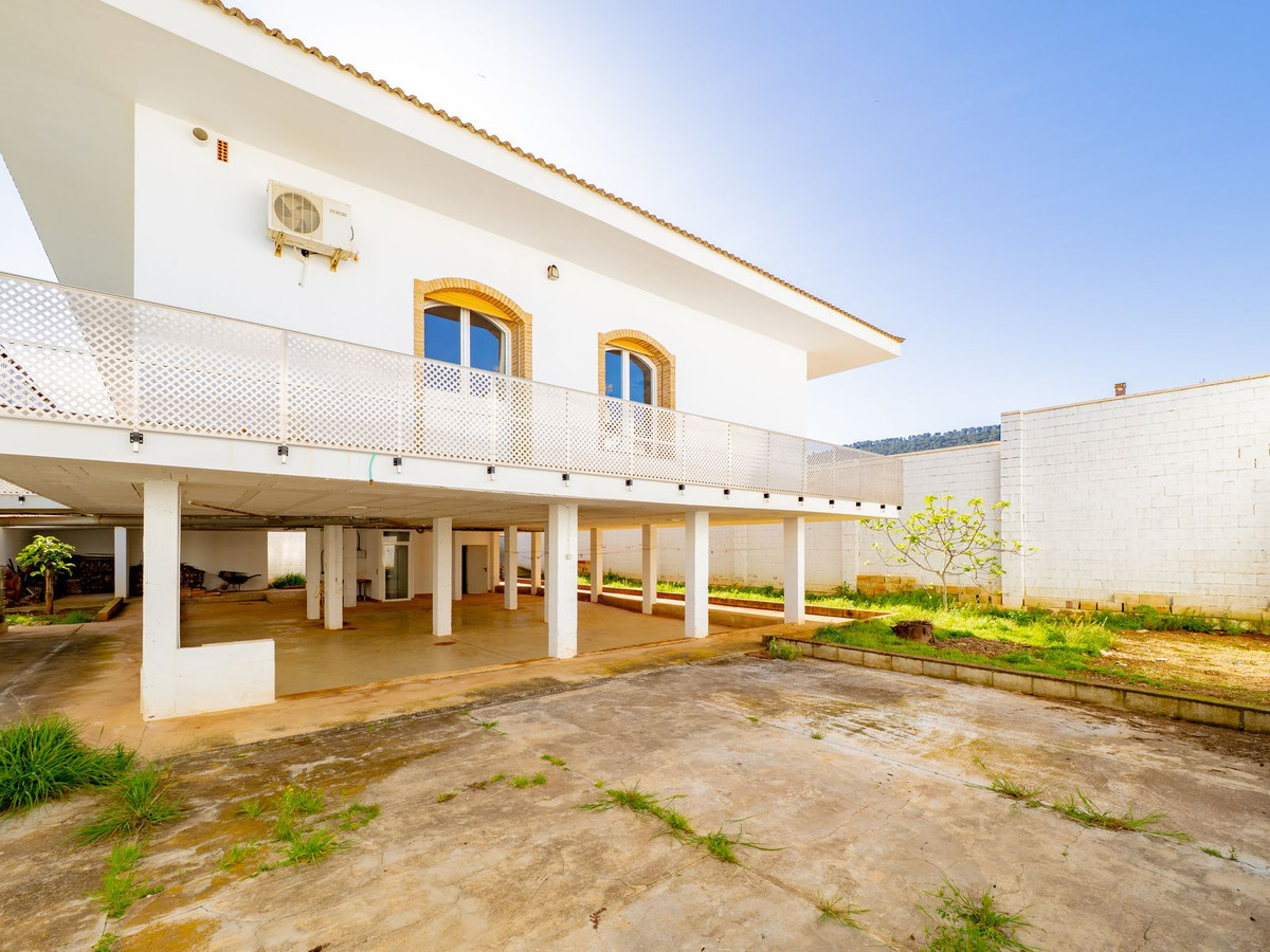 Se vende Villa - Chalet de 4 dormitorios en Málaga, Málaga, España
