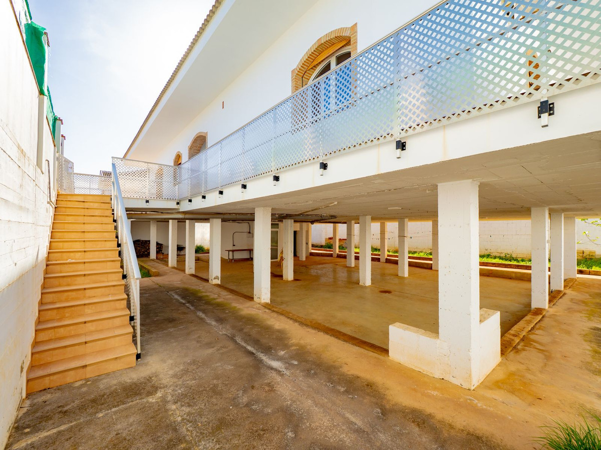 Se vende Villa - Chalet de 4 dormitorios en Málaga, Málaga, España