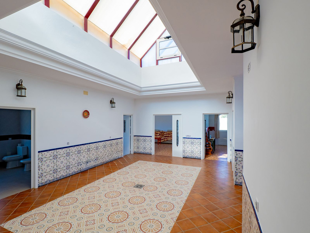 Se vende Villa - Chalet de 4 dormitorios en Málaga, Málaga, España