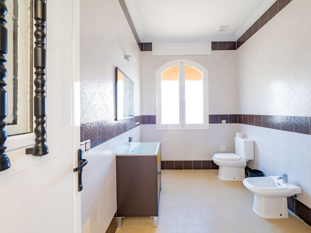 Se vende Villa - Chalet de 4 dormitorios en Málaga, Málaga, España