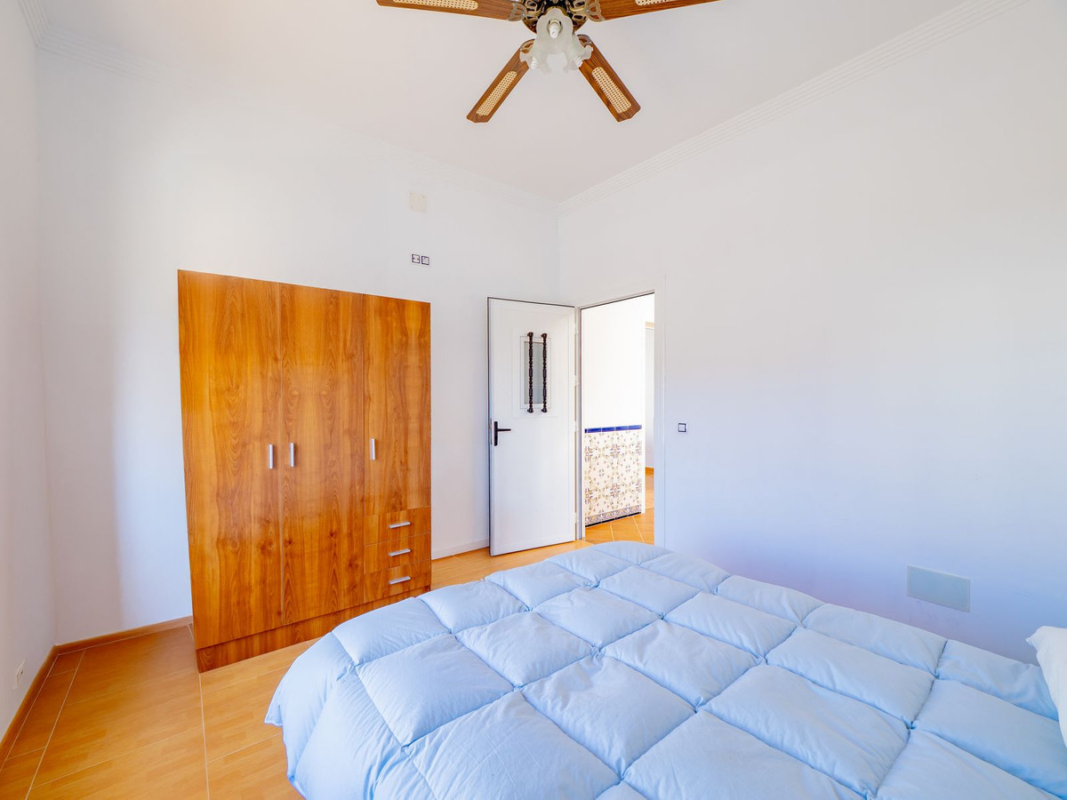 Se vende Villa - Chalet de 4 dormitorios en Málaga, Málaga, España