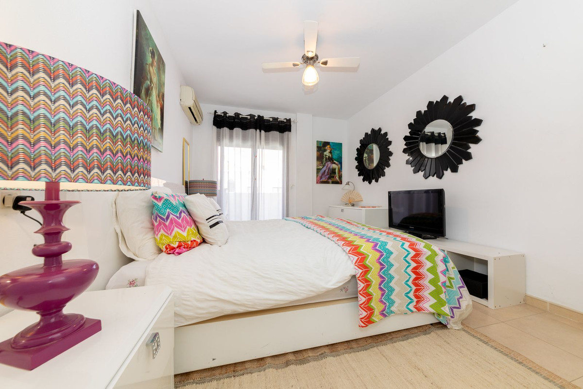 Se vende Apartamento Planta Media de 2 dormitorios en Costa Del Sol, Málaga, España