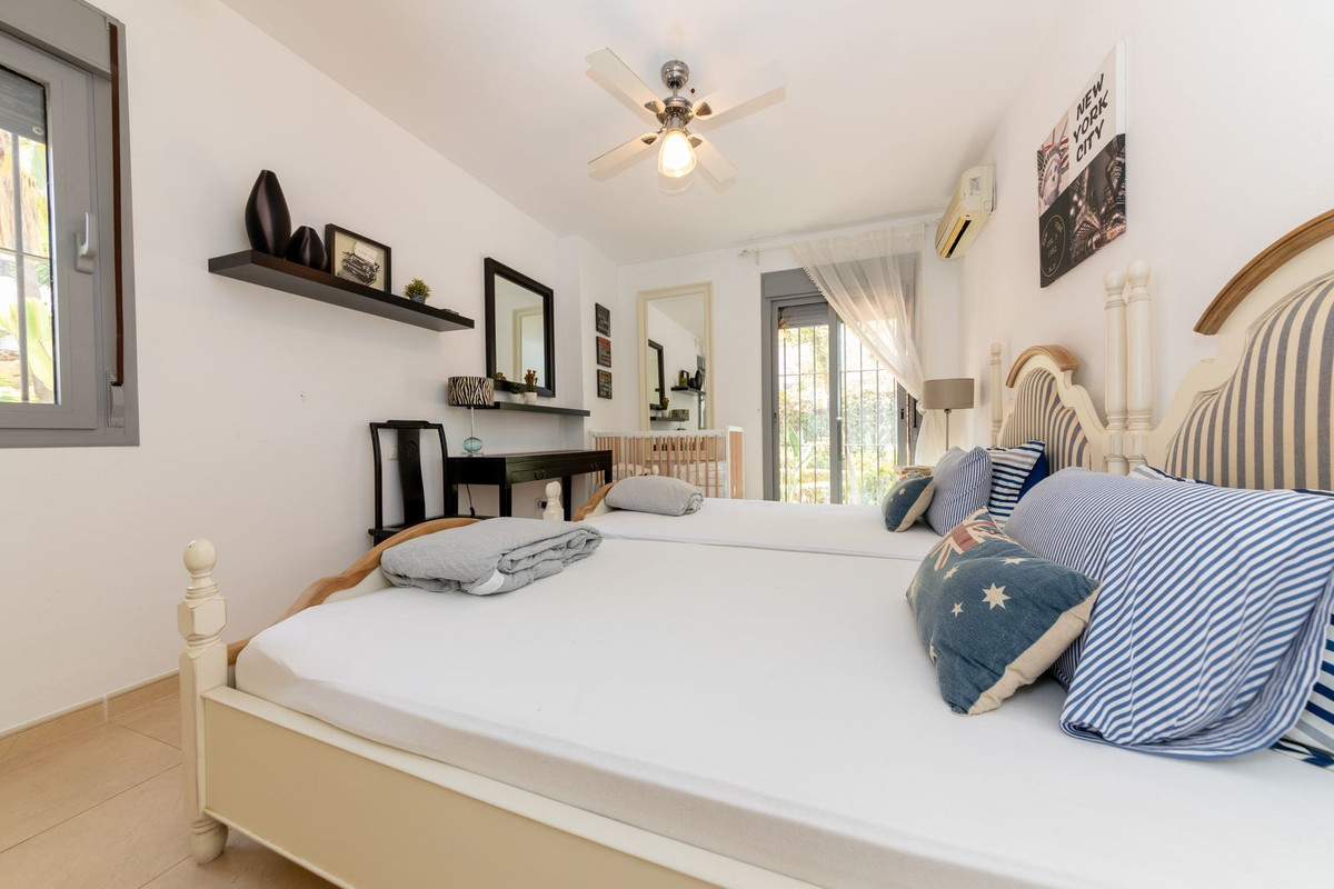 Se vende Apartamento Planta Media de 2 dormitorios en Costa Del Sol, Málaga, España