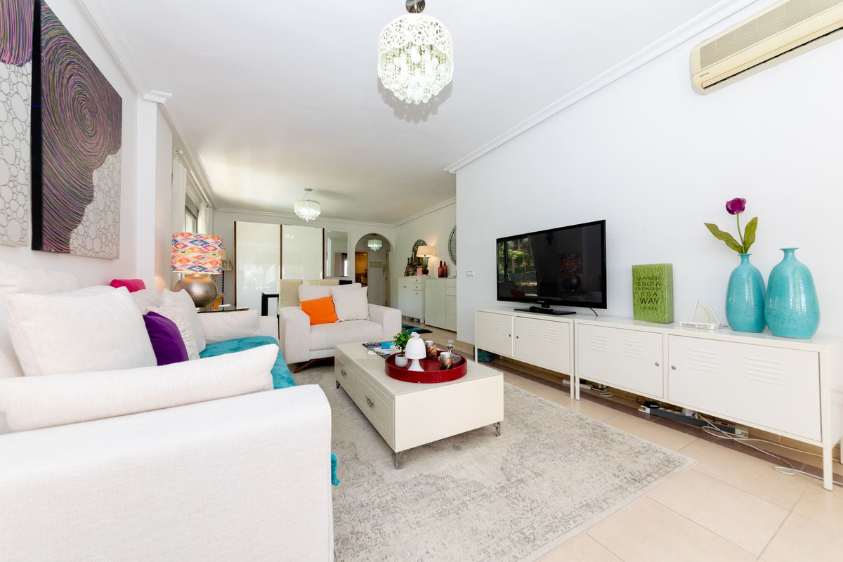 Se vende Apartamento Planta Media de 2 dormitorios en Costa Del Sol, Málaga, España