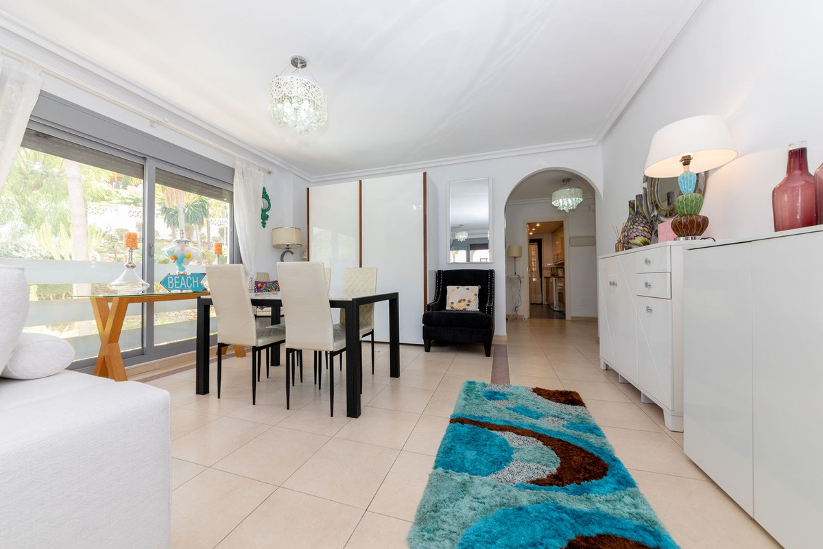 Se vende Apartamento Planta Media de 2 dormitorios en Costa Del Sol, Málaga, España