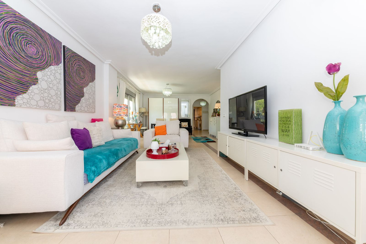 Se vende Apartamento Planta Media de 2 dormitorios en Costa Del Sol, Málaga, España
